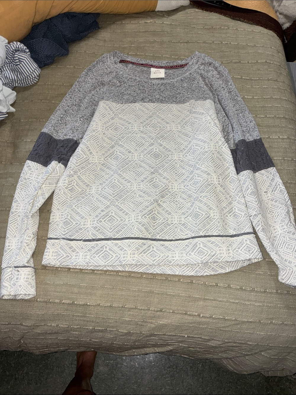 Knox Rose Ivory & Gray Textured Pattern Crewneck